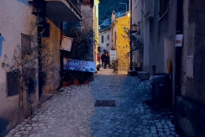 Mia, 30 — Escort in San Vincenzo Valle Roveto Superiore, Italy