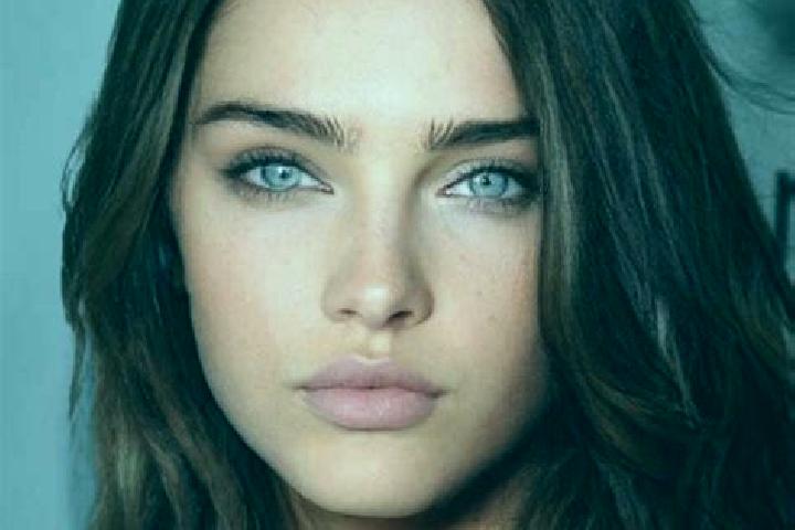 Mia, 31, a brunette brown-eyed european companion based in Pasar. Offering Duos, A-Level, GFE. Available for incall and outcall, day and evening dates.