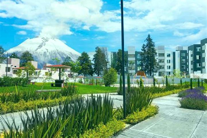 Mia, 31 — Escort in Santa Ana Xalmimilulco, Mexico
