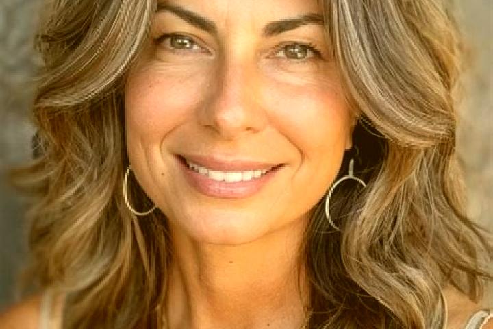 Mia, 32, a brunette grey-eyed middle eastern companion based in Qentere. Offering Duos, Prostate Massage, Dinner Date, Massage. Available for incall and outc...