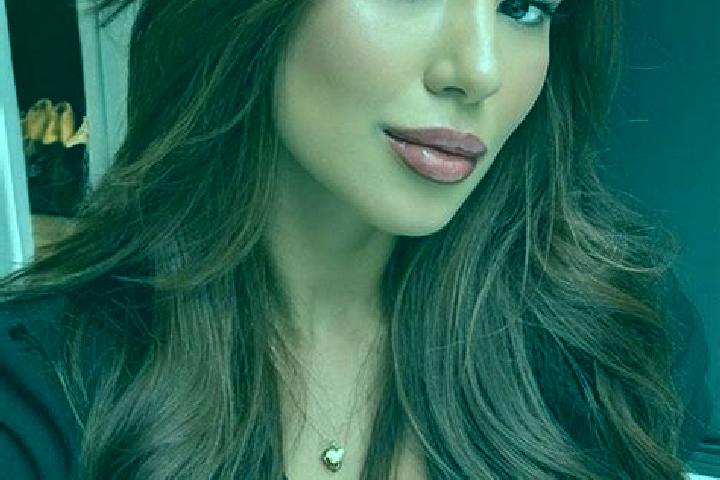 Mia, 32, a chestnut brown-eyed latina companion based in Afton. Offering Striptease, Erotic Massage, Couples. Available for incall and outcall, overnight boo...