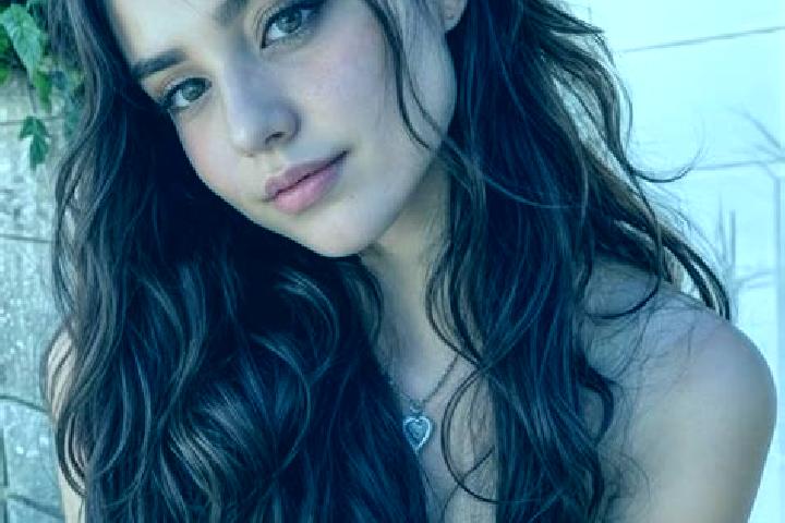Mia, 33, a auburn amber-eyed middle eastern companion based in Jarjapupeta. Offering Erotic Massage, Striptease, Roleplay. Available for incall and outcall, ...
