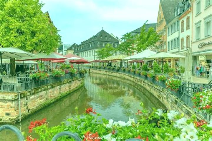 Mia, 33 — Escort in Saarburg, Germany