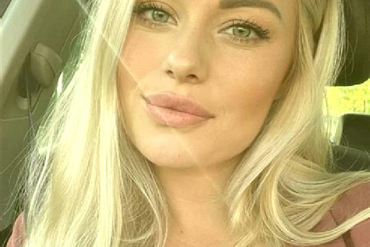 Mia, 35, a blonde hazel-eyed caucasian companion based in Bodio. Offering GFE, Girlfriend Experience, Fetish, Deep French Kissing, Duos. Available for incall...