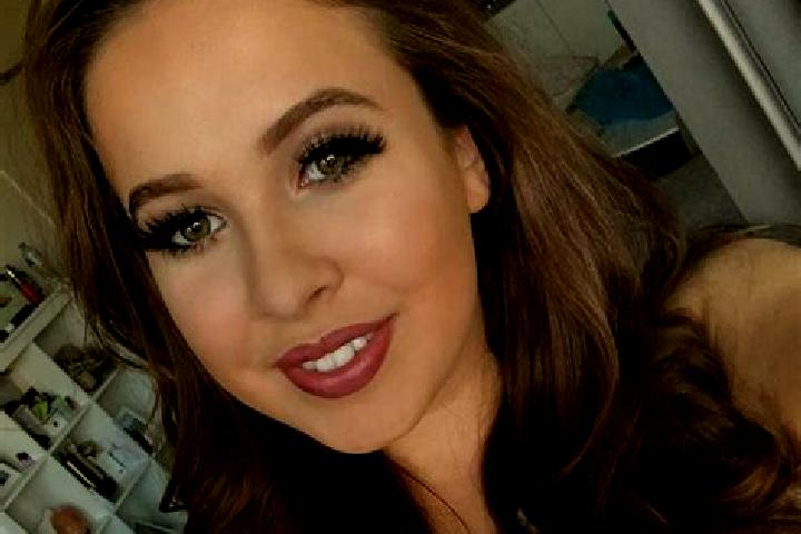 Mia, 35, a chestnut amber-eyed european companion based in Moret-sur-Loing. Offering Erotic Massage, GFE, Domination, Duos, Striptease. Available for incall ...