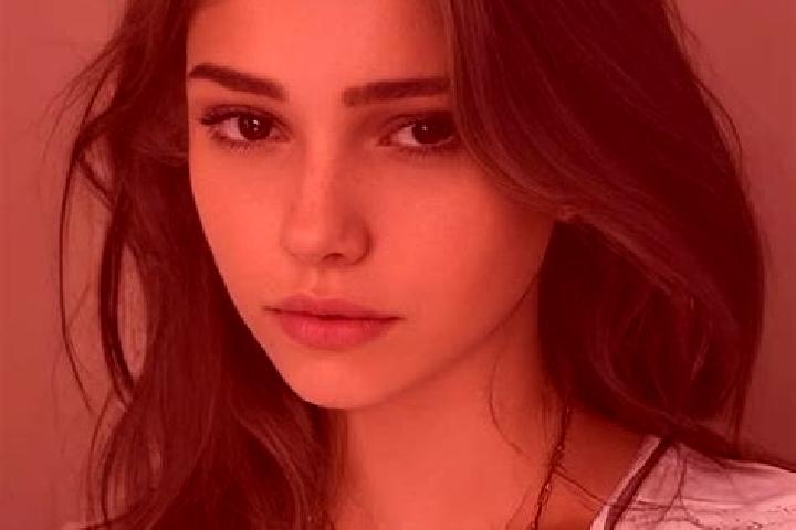 Mia, 35, a chestnut grey-eyed slavic companion based in Donvagne. Offering Erotic Massage, Travel Companion, Deep French Kissing. Available for incall and ou...