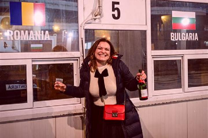 Mia, 36 — Escort in Alunis, Romania