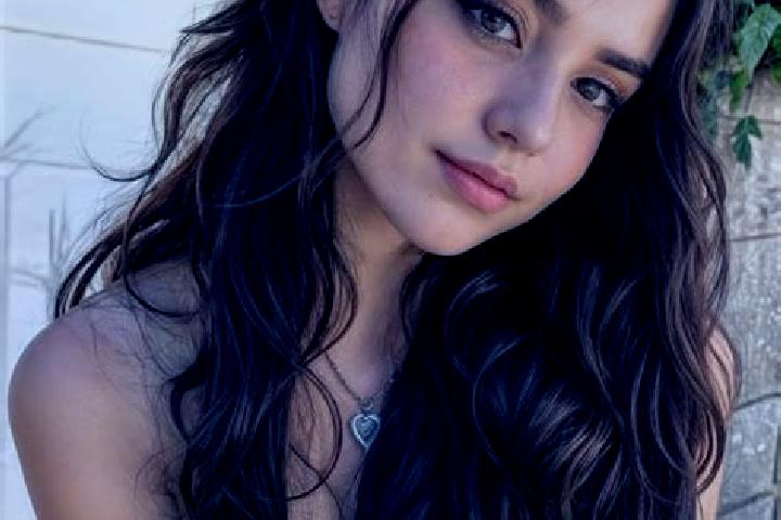 Mia, 37, a chestnut hazel-eyed middle eastern companion based in Emskirchen. Offering Prostate Massage, Travel Companion, Roleplay, 69. Available for incall ...