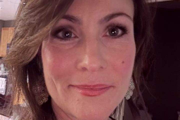 Mia, 37 — Escort in Canyon Meadows, Canada