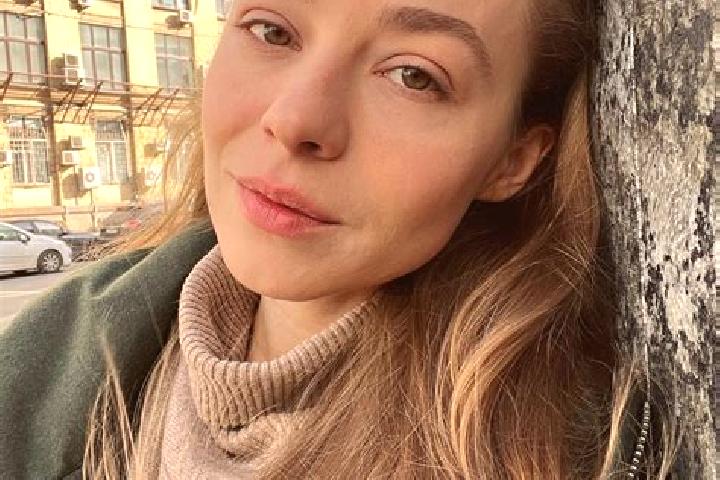 Mia, 38, a dark blonde amber-eyed caucasian companion based in Naro-Fominsk. Offering Couples, Duos, A-Level. Available for incall and outcall, overnight boo...