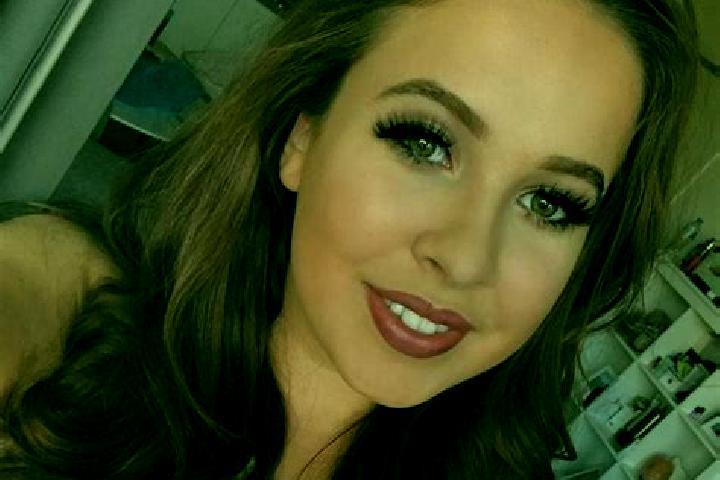Mia, 38, a red brown-eyed slavic companion based in Tinqueux. Offering Roleplay, Massage, Striptease. Available for incall and outcall, day and evening dates.