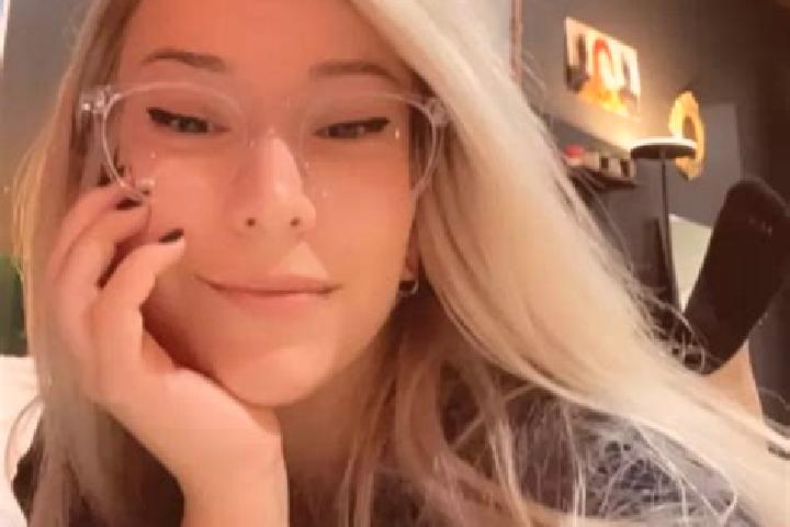 Mia, 39, a platinum blonde dark-eyed asian companion based in Les Aix-d Angillon. Offering Striptease, OWO, Erotic Massage, Couples. Available for incall and...