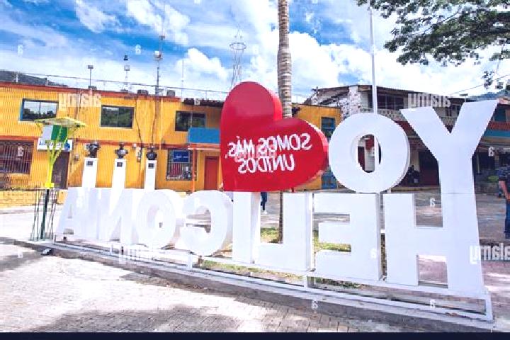 Mia, 39 — Escort in Heliconia, Colombia