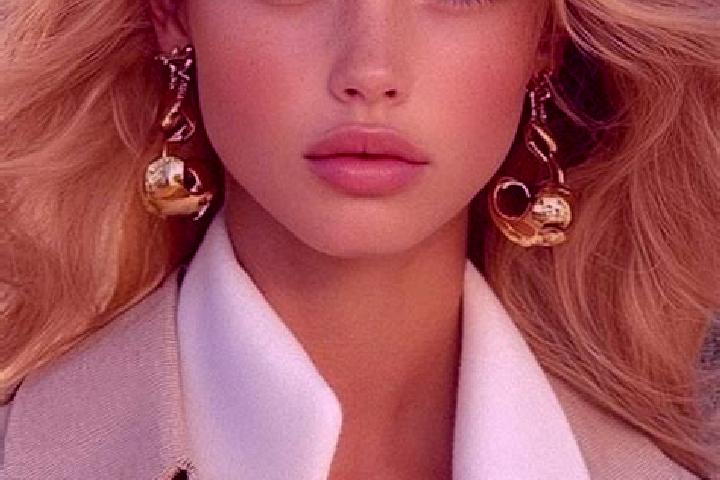 Mila, 20, a auburn amber-eyed european companion based in Hausisi. Offering Dinner Date, Overnight, BDSM. Available for incall and outcall, day and evening d...