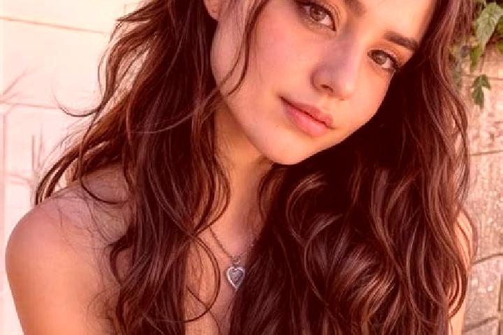 Mila, 20, a auburn brown-eyed mediterranean companion based in Moliterno. Offering OWO, Duos, Fetish. Available for incall and outcall, overnight bookings av...