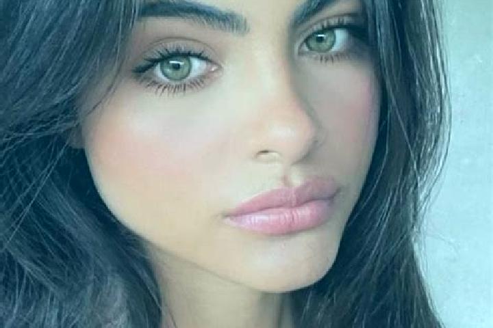 Mila, 21, a chestnut green-eyed indian companion based in Fitalssou. Offering Roleplay, Couples, BDSM, 69, Duos. Available for incall and outcall, overnight ...