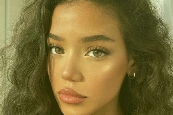 Mila, 23, a black brown-eyed caucasian companion based in Bureng. Offering GFE, Overnight, Dinner Date. Available for incall and outcall, day and evening dates.