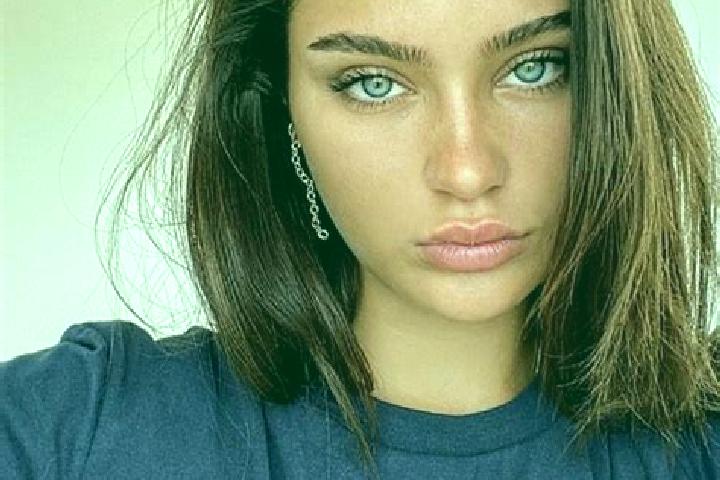 Mila, 23, a brunette brown-eyed mixed companion based in Cisaro. Offering Massage, Girlfriend Experience, Travel Companion, Deep French Kissing, BDSM. Availa...