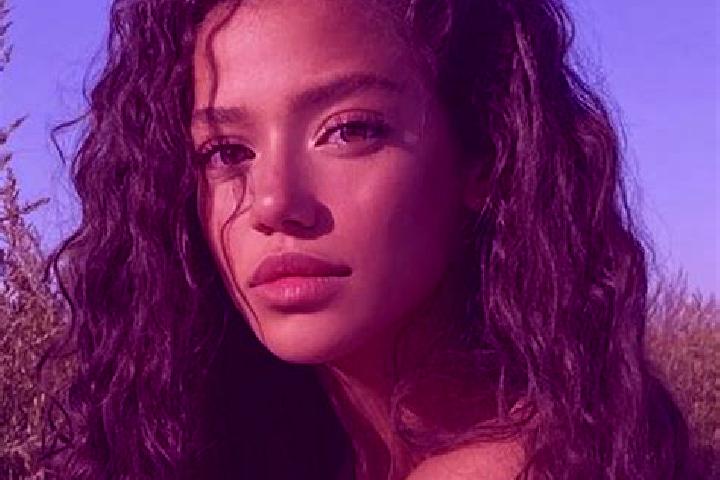 Mila, 24, a black blue-eyed latina companion based in Camenca. Offering GFE, Dinner Date, Overnight, Erotic Massage, Massage. Available for incall and outcal...