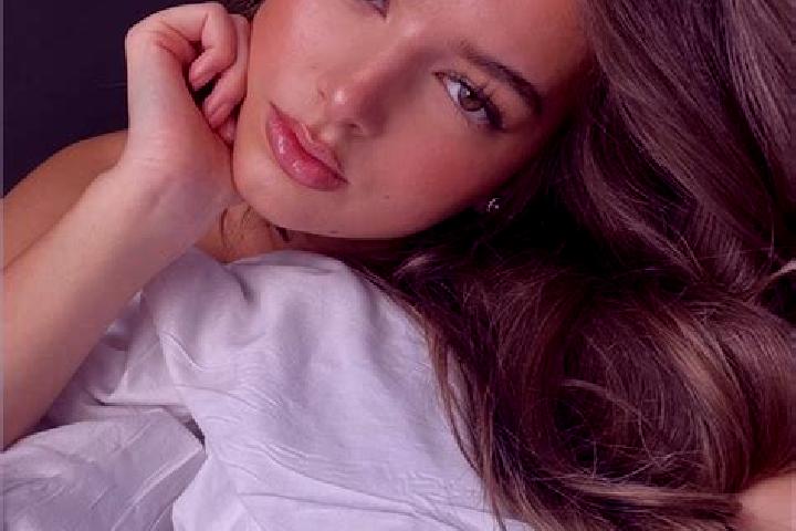 Mila, 24, a chestnut hazel-eyed latina companion based in Sint-Goriks-Oudenhove. Offering A-Level, GFE. Available for incall and outcall, day and evening dates.