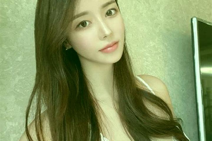 Mila, 24 — Escort in Kerek, Indonesia
