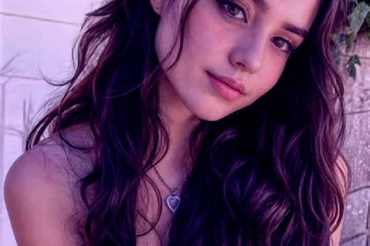 Mila, 26, a chestnut hazel-eyed middle eastern companion based in Mascotte. Offering Massage, Prostate Massage, Roleplay. Available for incall and outcall, d...