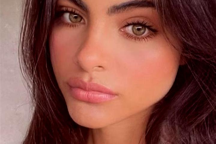 Mila, 27, a auburn amber-eyed indian companion based in Salvacanete. Offering Massage, Domination. Available for incall and outcall, overnight bookings avail...