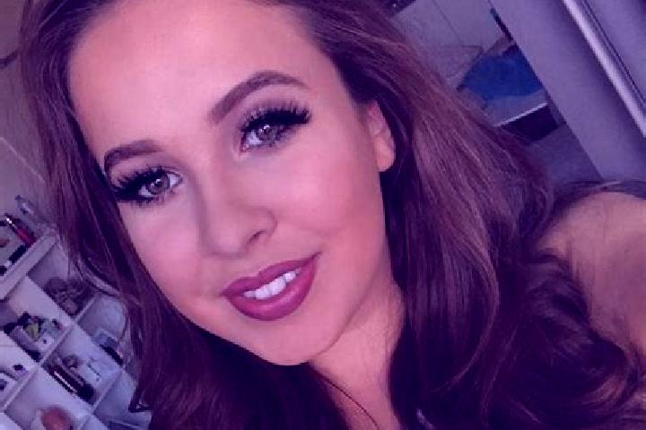Mila, 27, a red hazel-eyed mediterranean companion based in Fourques-sur-Garonne. Offering Striptease, Party Girl, Duos. Available for incall and outcall, da...