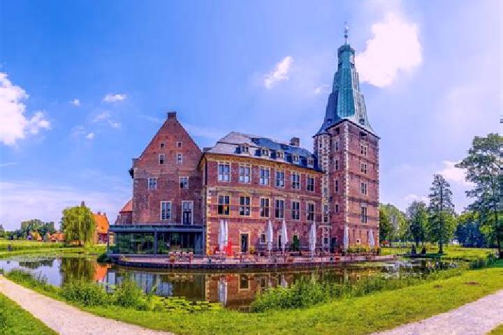 Mila, 30 — Escort in Lohmar, Germany