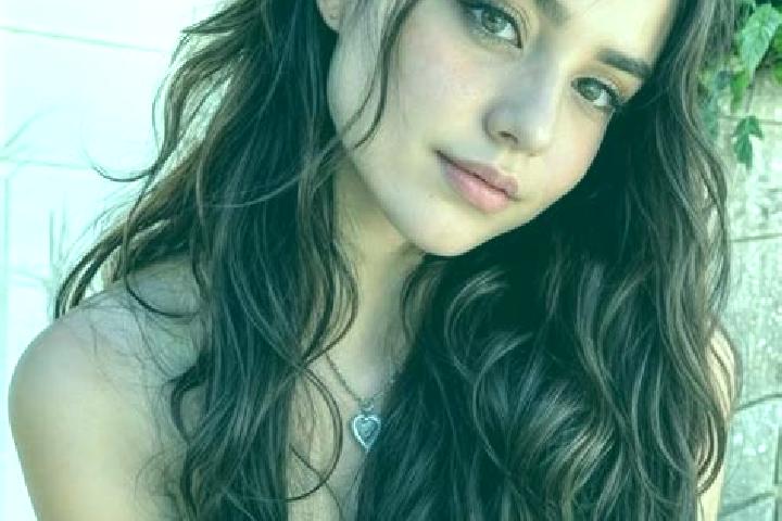 Mila, 32, a auburn hazel-eyed middle eastern companion based in Carnaubais. Offering Party Girl, CIM, OWO, GFE, Prostate Massage. Available for incall and ou...