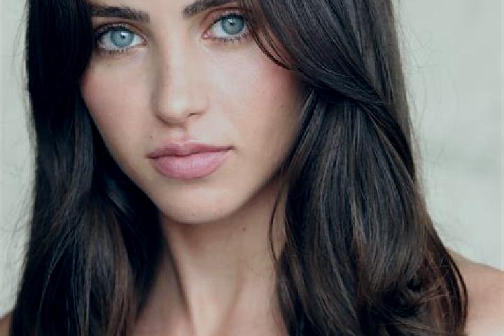 Mila, 33, a auburn brown-eyed caribbean companion based in Dioule. Offering Massage, Dinner Date, A-Level. Available for incall and outcall, overnight bookin...