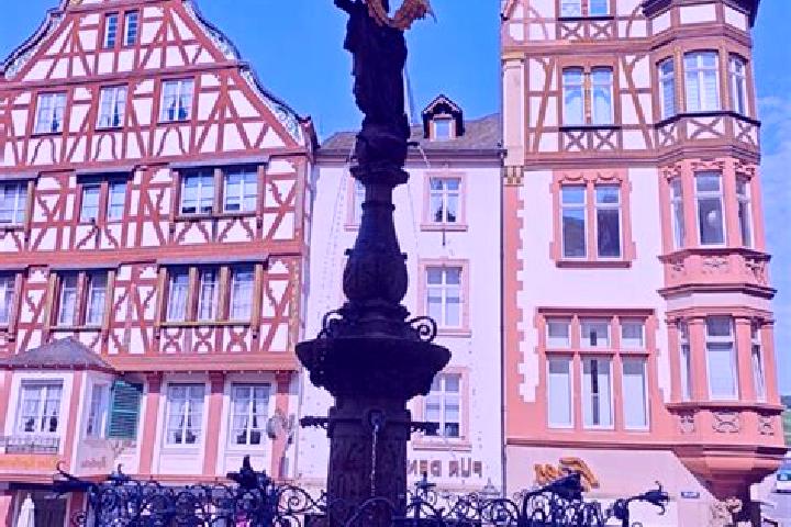 Mila, 36 — Escort in Bernkastel-Kues, Germany