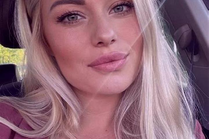 Mila, 38, a blonde hazel-eyed latina companion based in Capu Campului. Offering Duos, BDSM, Fetish, Roleplay. Available for incall and outcall, day and eveni...