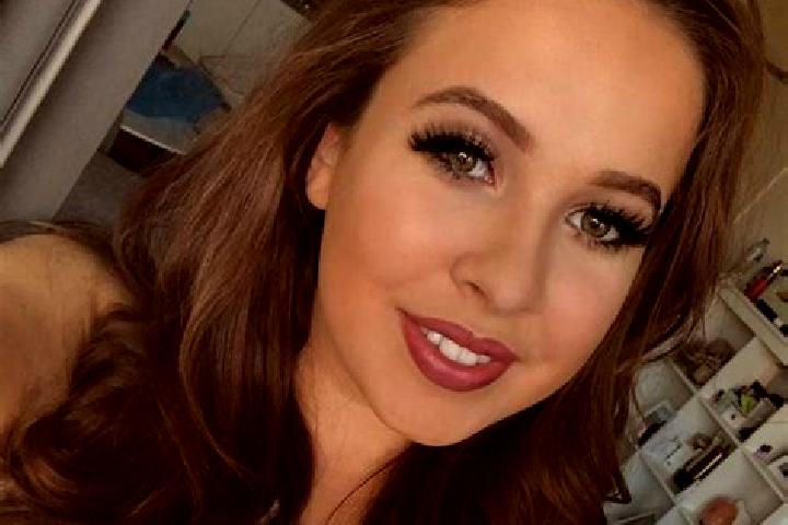 Naomi, 20, a red brown-eyed caucasian companion based in Kurgunta. Offering Striptease, 69, Party Girl. Available for incall and outcall, day and evening dates.