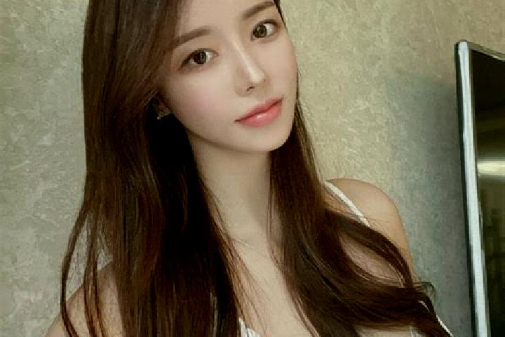 Naomi, 20 — Escort in Guantun, China