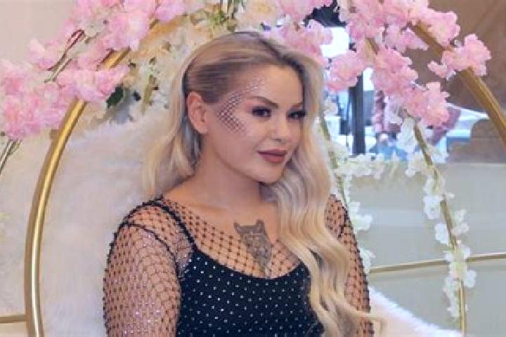 Naomi, 20 — Escort in Kocakli, Turkey