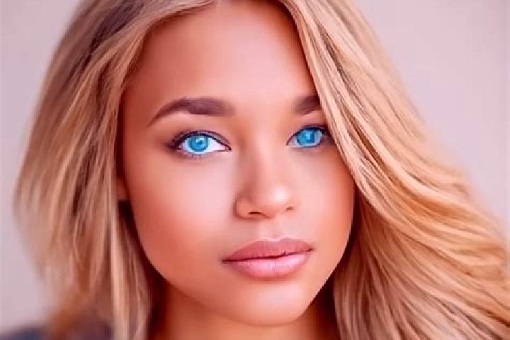 Naomi, 21, a dark blonde blue-eyed latina companion based in Melderslo. Offering Dinner Date, Erotic Massage, Tantra, Massage. Available for incall and outca...