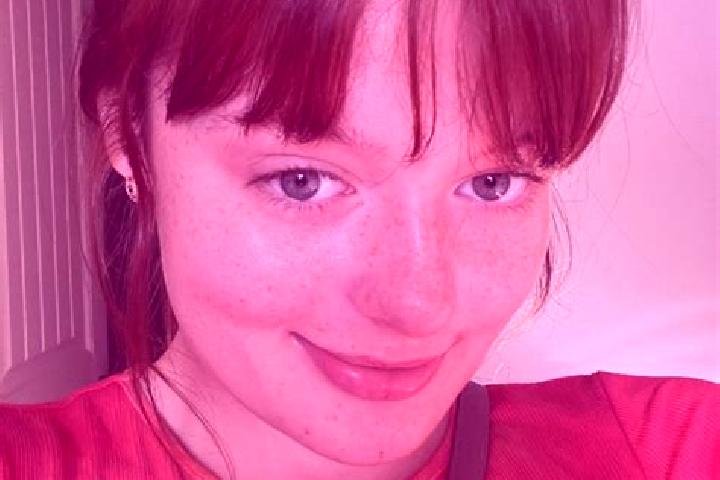 Naomi, 21, a red brown-eyed european companion based in Espana. Offering BDSM, 69, OWO, Fetish. Available for incall and outcall, day and evening dates.