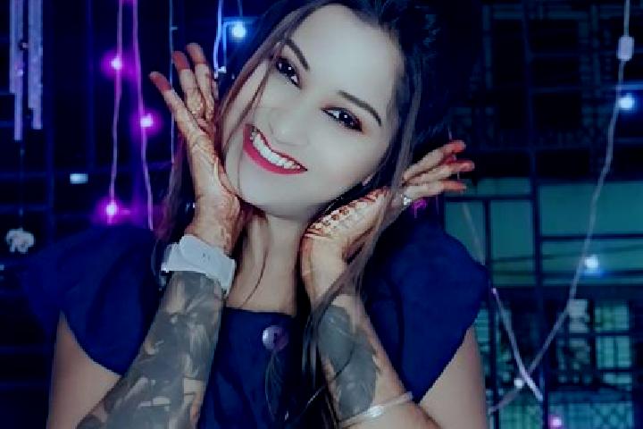Naomi, 21 — Escort in Ghatal, India