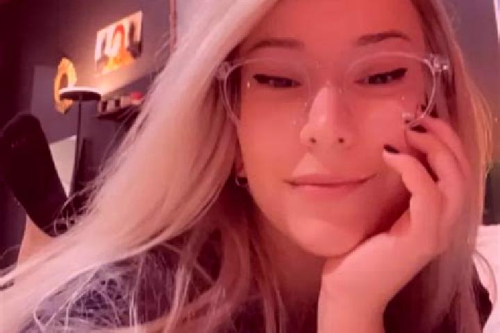 Naomi, 22, a auburn grey-eyed mediterranean companion based in Vernou-en-Sologne. Offering GFE, 69, OWO. Available for incall and outcall, overnight bookings...