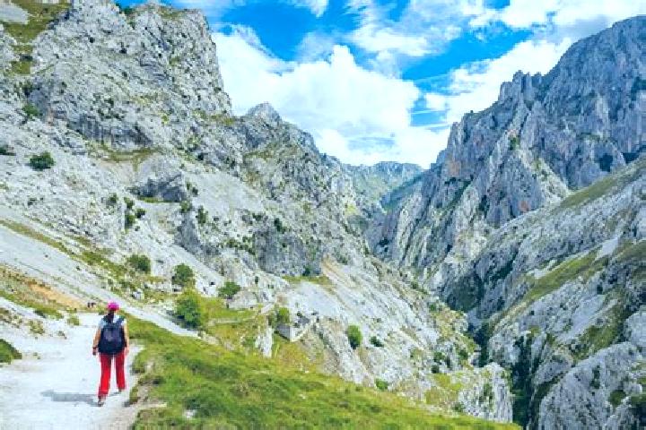 Naomi, 22 — Escort in Molvizar, Spain