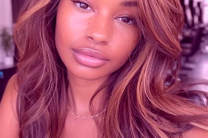 Naomi, 24, a dark blonde amber-eyed mixed companion based in Przerobka. Offering CIM, A-Level. Available for incall and outcall, overnight bookings available.