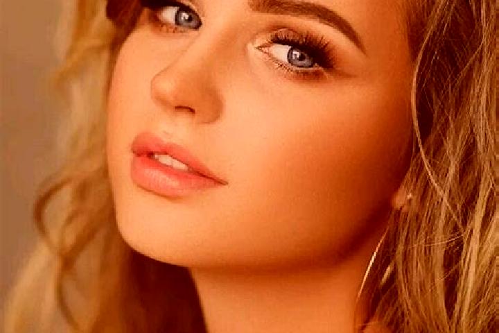 Naomi, 24, a dark blonde blue-eyed mediterranean companion based in Kirchendemenreuth. Offering Dinner Date, Fetish, OWO, Tantra. Available for incall and ou...