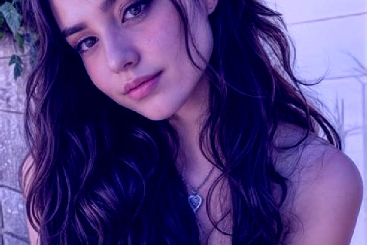 Naomi, 24, a red hazel-eyed middle eastern companion based in Paredoncito. Offering A-Level, Striptease, Deep French Kissing, Fetish. Available for incall an...