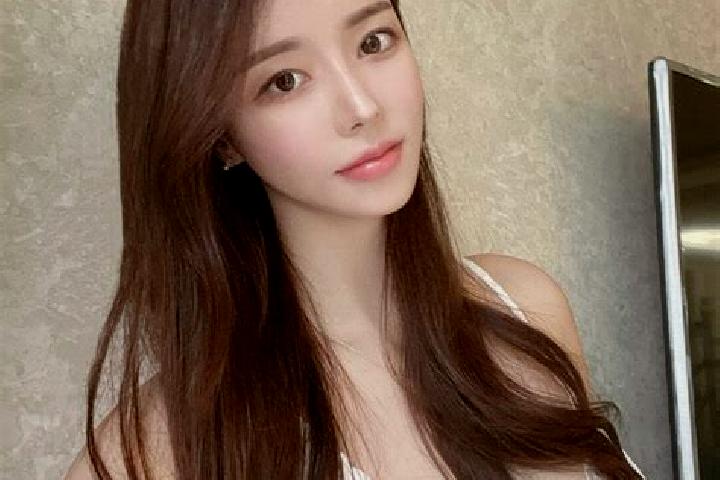 Naomi, 24 — Escort in Alpkoey, Turkey