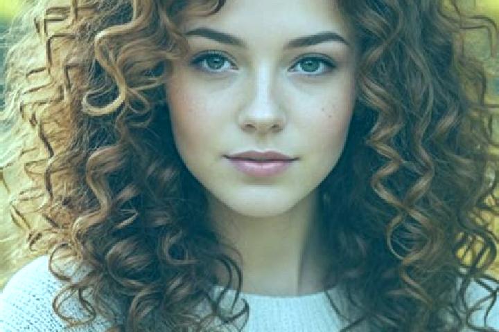Naomi, 25, a auburn grey-eyed slavic companion based in Al Ghaylah. Offering GFE, Overnight, Roleplay, Girlfriend Experience, Party Girl. Available for incal...