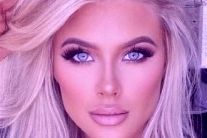 Naomi, 25, a platinum blonde grey-eyed latina companion based in El Munoz. Offering Striptease, OWO, Domination, A-Level, Erotic Massage. Available for incal...