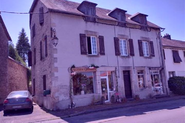 Naomi, 25 — Escort in Le Lonzac, France