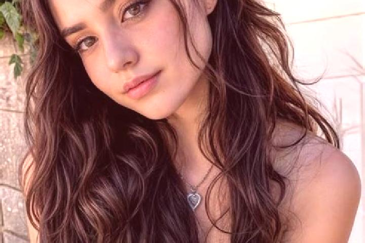 Naomi, 26, a auburn hazel-eyed mediterranean companion based in Lomas de la Loza. Offering 69, Party Girl, OWO. Available for incall and outcall, overnight b...