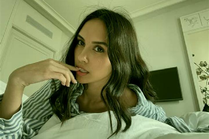 Naomi, 26, a black grey-eyed asian companion based in Harrow. Offering Party Girl, Girlfriend Experience, Domination. Available for incall and outcall, day a...
